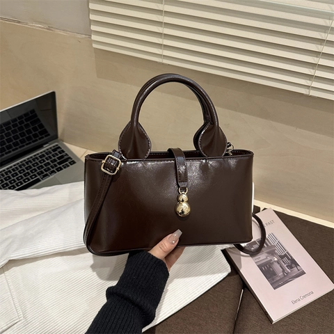 Women Fashion Glossy Synthetic Leather Shoulder Bag Large Capacity Tote Crossbody Bag With Gold Pendant Solid Color Purse