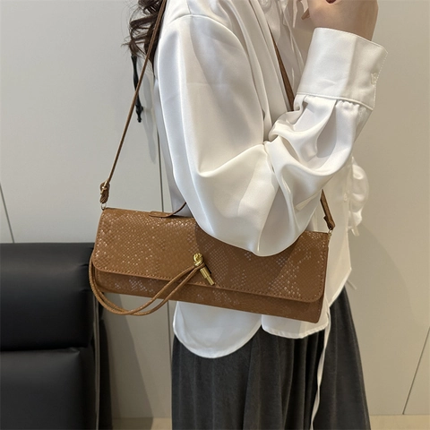 Damen Mode Schlangenmuster Schultertasche Lange Rechteckige Clutch Handtasche Mit Metallknoten-Schnalle Umhängetasche Abendtasche
