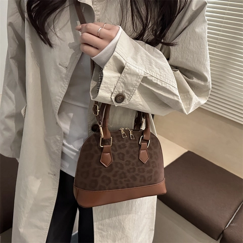 Women Leopard Print Shell Bag Fashion Simple PU Leather Handbag Retro Splicing Shoulder Crossbody Bag Gold Hardware Gift