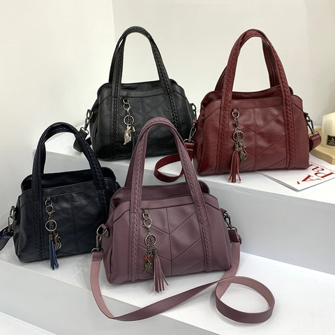 Bolso Tote de Cuero Sintético para Mujer Color Sólido Gran Capacidad Bolso de Hombro Con Costuras en V Borla Colgante de Gato Asa Tejida