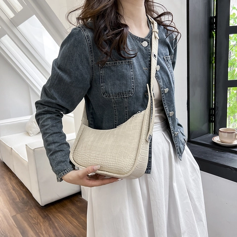 Women Retro Crocodile Pattern PU Leather Shoulder Bag Vintage Underarm Bag With Adjustable Strap Solid Color Minimalist Hobo Bag