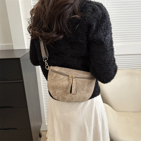 Retro Women PU Leather Chest Bag With Ethnic Embroidered Wide Strap Fashion Casual Waist Bag Crossbody Travel Phone Pouch