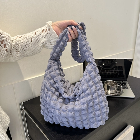 Women Pleated Cloud Shoulder Bag Popcorn Texture Bubble Fabric Underarm Bag Solid Color Lightweight Hobo Tote Fashion Handbag
