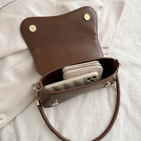 Women Minimalist PU Leather Underarm Bag Vintage Niche Design Shoulder Bag With Gold Metal Chain Lettering Magnetic Closure Handbag