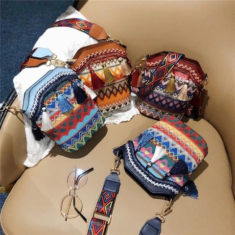 Dames Etnische Boheemse Geweven Bucket Bag met Kwastjes PU Leer Geometrisch Patroon Brede Riem Schoudertas Mode Handtas