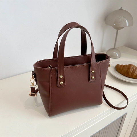 Borsa a Secchiello Vintage in Pelle PU Donna Minimalista Pendolare a Spalla Con Rivetti Dorati Borsa alla Moda Piccola