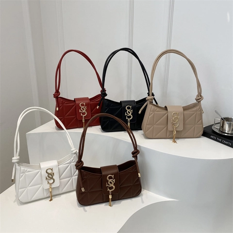 Damen Gesteppte PU Leder Unterarmtasche Geometrische Nähte Schultertasche Mit Metall Logo Und Quaste Pendeln Täglich Tote
