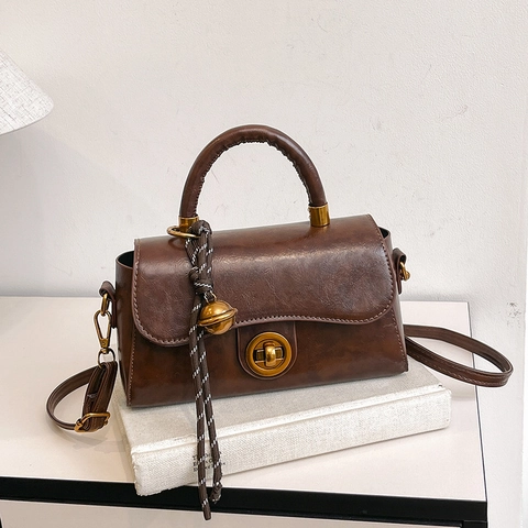Women Vintage PU Leather Shoulder Bag Retro Small Square Bag Handbag With Stitching Gold Hardware Crossbody Bag Commuter Purse