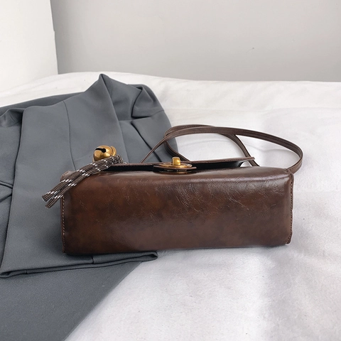 Women Vintage PU Leather Shoulder Bag Retro Small Square Bag Handbag With Stitching Gold Hardware Crossbody Bag Commuter Purse