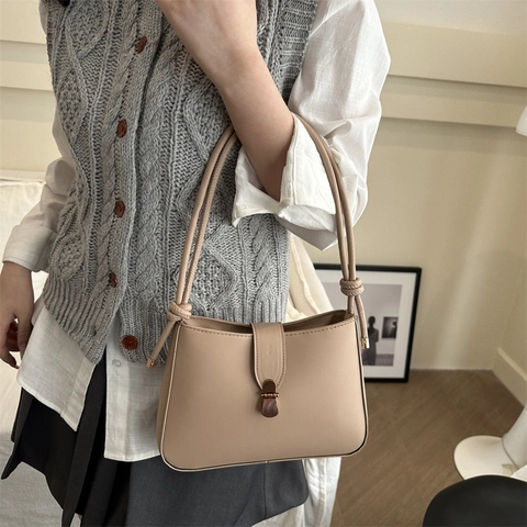 Borsa Sottobraccio in Pelle PU Minimalista in Stile Francese da Donna Borsa a Tracolla a Mezzaluna Alla Moda Con Fibbia in Metallo e Cinturino a Nodo