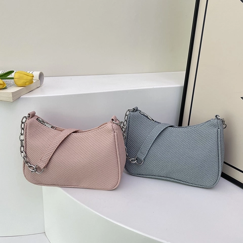 Bolso de Hombro de Cuero PU para Mujer 2025 Moda Decoración de Cadena Simple Casual Color Sólido Bolso Baguette de Uso Diario