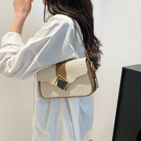 Women's Casual Straw Patchwork Shoulder Bag With PU Leather Trim Geometric Metal Buckle Crossbody Small Square Bag