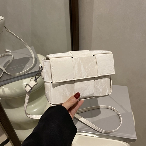 Women Woven Shoulder Bag Retro PU Leather Crossbody Bag Minimalist Fashion Street Style Small Square Purse Flap Handbag