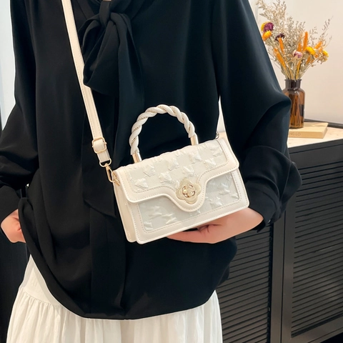 Sac Bandoulière Femme en Cuir PU Poignée Torsadée Boucle Fleur Gauffré Petit Sac Carré Sac à Main Décontracté