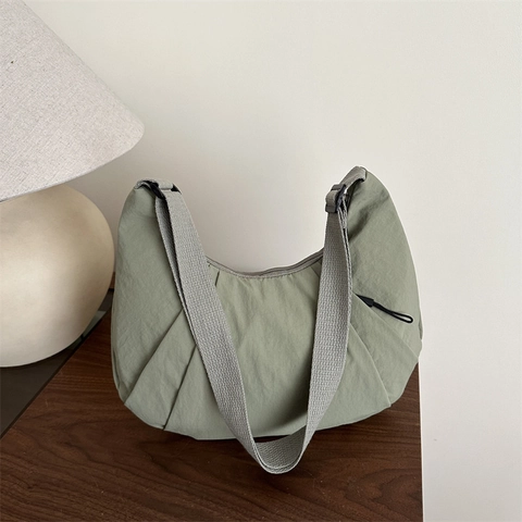 Dames Geplooide Dumpling Schoudertas Grote Capaciteit Lichtgewicht Polyester Crossbody Tas Minimalistische Hobo Tas Voor Dagelijks Gebruik