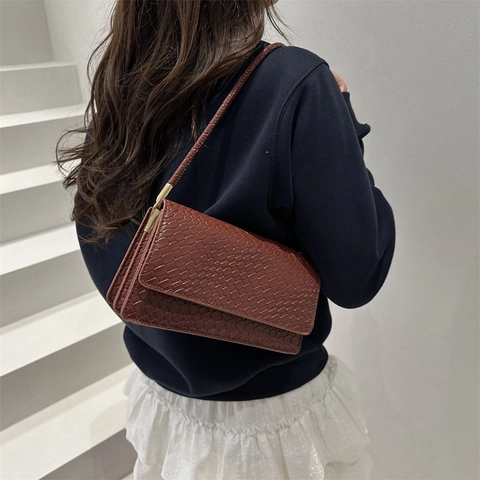 Women Woven PU Leather Shoulder Bag Fashion Underarm Bag Simple Square Flap Bag 2025 Spring Summer Street Trendy Handbag