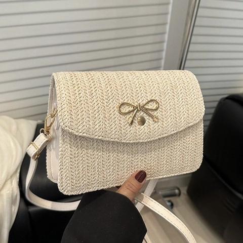 Women Fashion Woven Straw Crossbody Bag with Golden Metal Bow Decorative Cover Mini Square Shoulder Bag for Summer Vacation