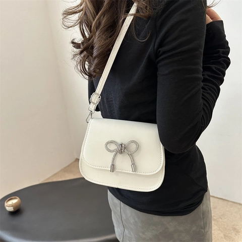 Mode PU Leder Kleine Quadratische Umhängetasche Für Damen Funkelnde Strass Schmetterling Schleife Klappe Schultertasche Tasche