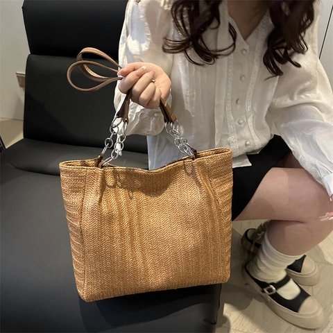 Damen Große Kapazität Strohgeflecht Tote Bag Elegant Minimalistisch Schulterhandtasche Mit Metallkette Für Sommer Strand Arbeit