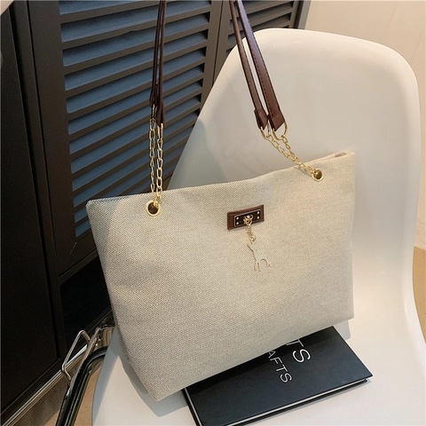 Bolso Tote de Nailon para Mujer de Gran Capacidad Bolso de Hombro Urbano Simple Con Correa de Cuero y Cadena y Colgante de Ciervo Dorado