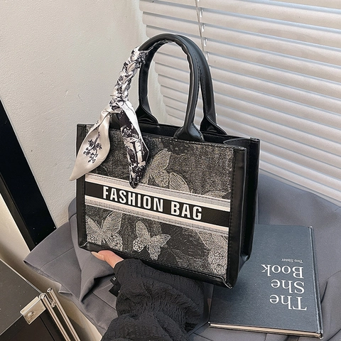 Damen Trendy PU Leder Tote Bag Mit Satin Schal Dekoration Bedruckt Schmetterling Blumen Muster Große Kapazität Schultertasche Mode Handtasche
