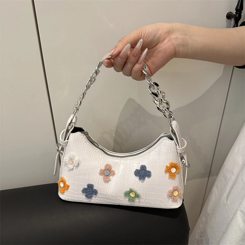 Borsa Sottobraccio Dolce Con Fiori in Peluche 3D Donna Motivo Coccodrillo Goffrato in Pelle PU Baguette Con Catena in Metallo Borsa a Spalla