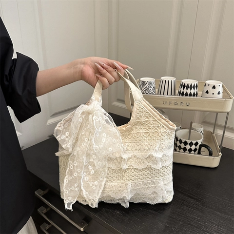 Franse Vintage Kant Stijl Tote Bag PU Lederen Handvat Voor Vrouwen Zoete Crèmewit Gelaagde Ruches Strandtas Strik Schoudertas Zomervakantie Handtas