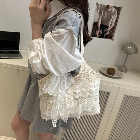 Franse Vintage Kant Stijl Tote Bag PU Lederen Handvat Voor Vrouwen Zoete Crèmewit Gelaagde Ruches Strandtas Strik Schoudertas Zomervakantie Handtas