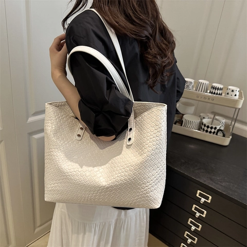 Bolso Tote Tejido Retro para Mujer Moda Color Sólido Cuero de PU Gran Capacidad Bolso de Hombro Con Remaches de Metal Viaje de Axila