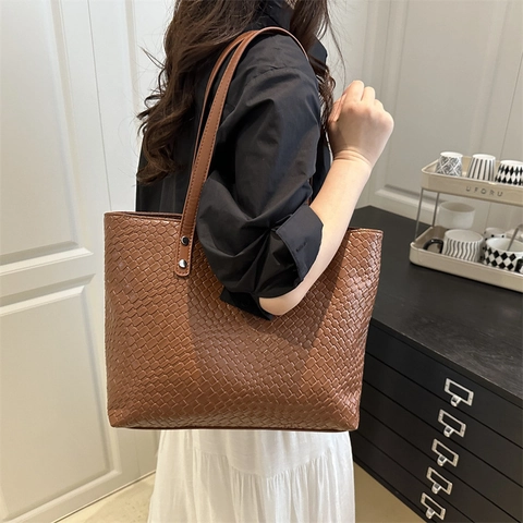 Große Kapazität Geflochtene PU Leder Tote Bag Für Damen Urban Minimalistische Schultertasche Mode Commuter Handtasche