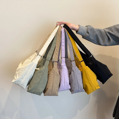 Women Large Capacity Shoulder Bag Minimalist Japanese Style Wrinkled PU Leather Half Moon Tote Bag Adjustable Strap Casual