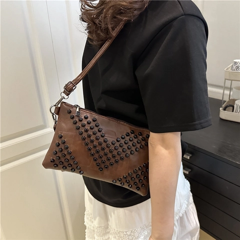 Borsa a Busta con Borchie Moda Donna Elegante in Pelle PU Grande Capacità Borsa a Tracolla con Borchie a V Borsa Crossbody Versatile
