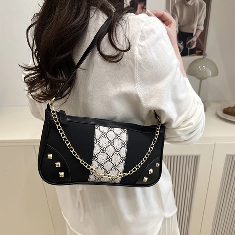 Retro PU Leder Umhängetasche Damen Patchwork Kleeblatt Muster Goldkette Nieten 2025 Frühling Lässige Handtasche