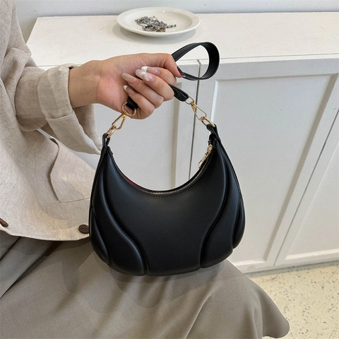 Borsa Hobo da Donna in Pelle PU con Texture Goffrata in Stile Francese Borsa a Tracolla Retrò con Hardware Dorato e Fodera Rossa