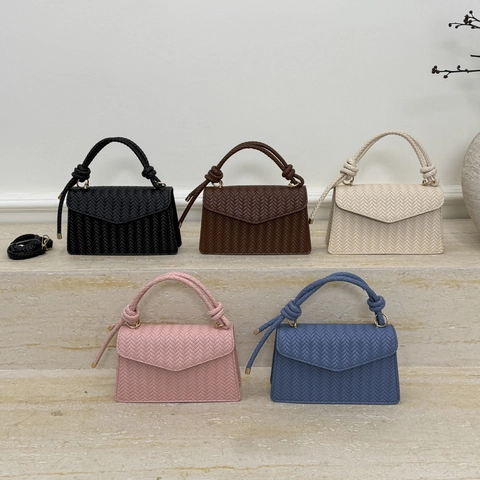 Minimalist Woven PU Leather Shoulder Bag For Women Knotted Handle Solid Color Retro Small Square Crossbody Commuting Bag
