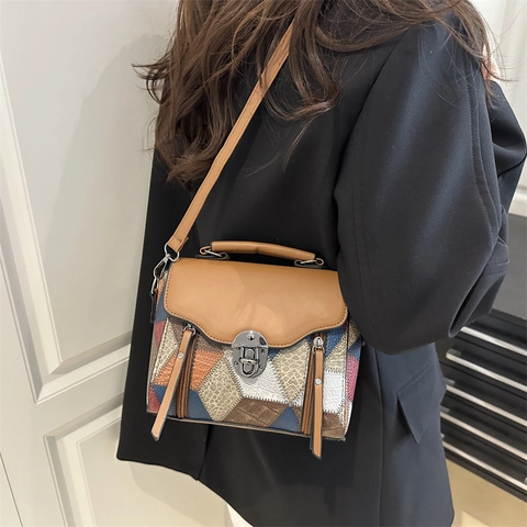 Damen Retro Patchwork PU Leder Schultertasche Geometrische Farbblock Umhängetasche Mit Metallschnalle Und Griff Alltag Handtasche