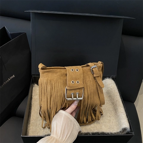 Women's Faux Suede Tassel Shoulder Bag Retro Bohemian Crossbody Bag Large Metal Buckle Fashion Solid Color Messenger Bag