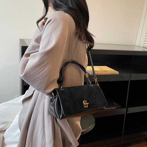 Sac à Épaule Femme Suède Épissage Sac à Main Rétro Avec Poignée Torsadée Serrure en Métal Sac Bandoulière Carré Bureau Mode