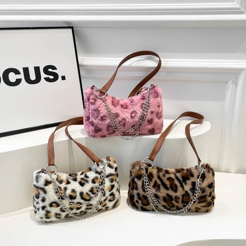 Women Leopard Print Plush Underarm Bag Fashion Faux Fur Shoulder Bag With Silver Metal Chain Urban Minimalist Winter Handbag