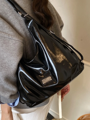 Grande Zaino da Donna in Pelle PU con Finitura Lucida Borsa a Spalla Versatile con Ciondolo in Peluche Borsa da Pendolare