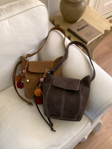 Borsa a Secchiello in Pelle PU Minimalista Donna Cuciture a Contrasto Borsa a Tracolla Retrò Con Portachiavi a Pompon Rimovibile