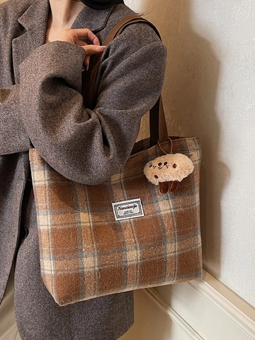 Dames Retro Geruit Wollen Stof Draagzak Grote Capaciteit Plaid Schoudertas Met Pluche Bedeltje Herfst Winter Handtas