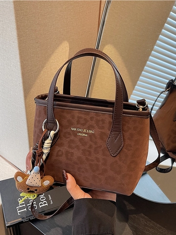 Borsa a Spalla Tote da Donna in Pelle PU con Stampa Leopardata Grande Capacità Borsa a Mano Retro con Pendente Orso Stella