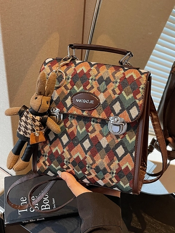 Mini Mochila Vintage con Patrón de Rombos Geométricos para Mujer de Tela de PU Patchwork Bolso Bandolera con Colgante de Conejo