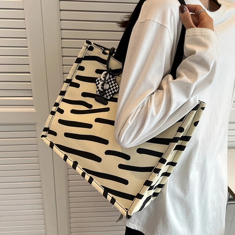 Grote Capaciteit Canvas Zebra Strepen Shopper Voor Dames Mode Schoudertas Voor Pendelen School Met Hanger Decor
