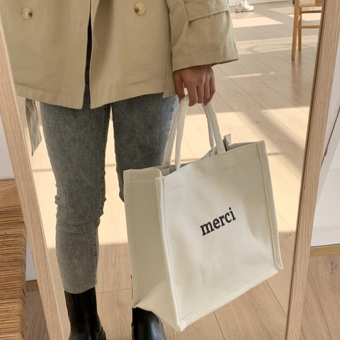 Einfache Urbane Segeltuch Tragetasche Für Damen Merci Buchstabendruck Große Kapazität Lässige Schultertasche Pendler Handtasche