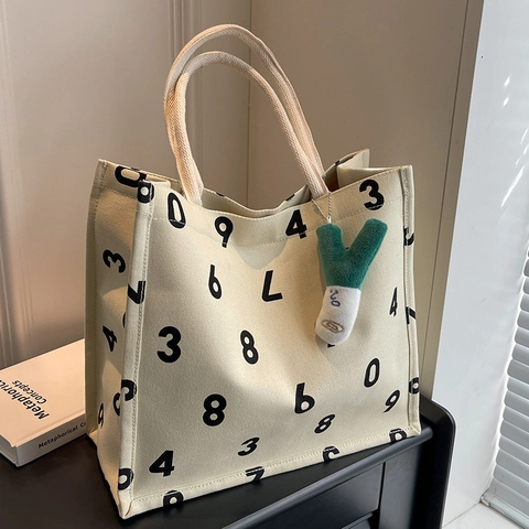 Große Kapazität Segeltuch Einkaufstasche Für Damen Minimalistisch Nummerndruck Lässig Schultertasche Mit Plüsch Anhänger Student