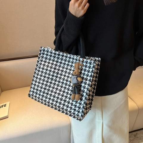 Hahnentritt Tweed Tote Tas Grote Capaciteit Dames Schoudertas Met Pluche Konijn Hanger Woon-werkverkeer Handtas Mode Casual Tas Met Handvat