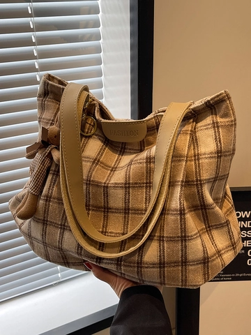 Große Kapazität Wollstoff Kariert Tote Bag Für Damen Winter Plaid Umhängetasche Student Pendler Tasche Mit Plüsch Anhänger
