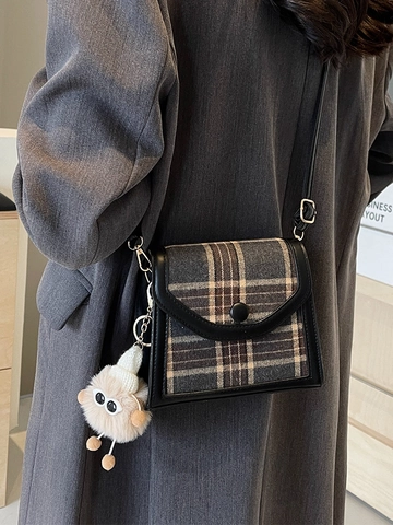 Bolso De Bandolera De Cuadros Vintage Para Mujer Bolso Cuadrado Pequeño De Cuero PU Con Lindo Colgante De Peluche Estilo Británico